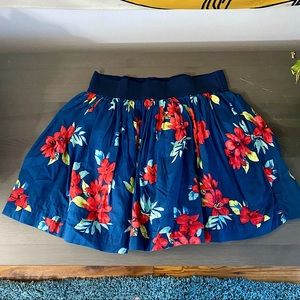🌺Hollister Lined Floral Skirt w/Elastic Waist🌺